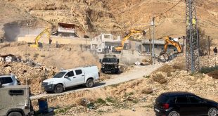 آليات تابعة لجيش الاحتلال الصهيوني تهدم عدد من المنازل لفلسطينيين شرق الضفة الغربية