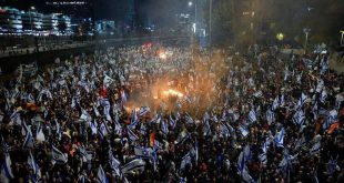 الأراضي المحتلة : أعداد المتظاهرين ضد نتنياهو في تزايد وسيناريو الدهس يتكرر في أكثر من مرة