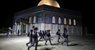 قوات الاحتلال الصهيوني تعتدي على المصلين اثناء اقتحامها  باحات المسجد الاقصى والمسجد القبلي