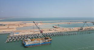 رئيس الوزراء يوجه بوجوب الالتزام بالجداول الزمنية لتنفيذ مشروع ميناء الفاو الكبير