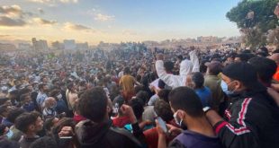 من بين الركام.. تظاهرات غاضبة في درنة المنكوبة تطالب برحيل سلطات شرق ليبيا