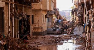 ليبيا : فرق الإغاثة تنتشل العشرات من الجثث التي خلفتها الفيضانات