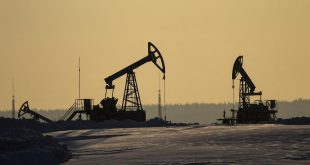 النفط يتراجع متأثرا بارتفاع مخزونات الخام الأمريكية