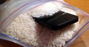 الأرز خيار فاشل.. تعرف على أفضل الطرق لتجفيف هاتفك من الماء