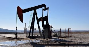 النفط يرتفع وسط تفاؤل بزيادة الطلب