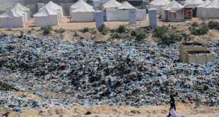 الأونروا: أكثر 330 ألف طن نفايات متراكمة في أنحاء غزة