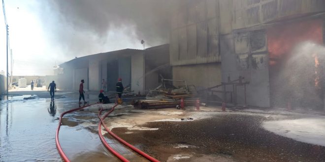 بالصور .. الدفاع المدني تنجح في السيطرة على حريق اندلع جنوب بغداد