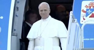 بابا الفاتيكان يصل إلى العاصمة اللبنانية بيروت