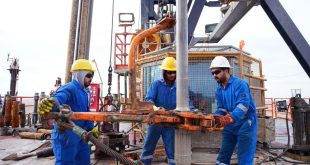 انخفاض أسعار النفط وسط عمليات بيع واسعة النطاق في الأسواق العالمية