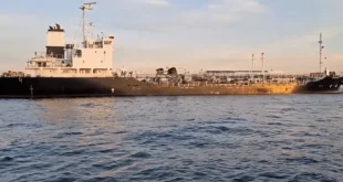 الحرس الثوري الإيراني يحتجز سفينة تهريب وقود و16 بحـاراً أجنبياً