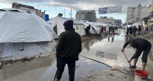 غــ ــزة تواجه صواريخ الإحتلال وعواصف البرد والامطار