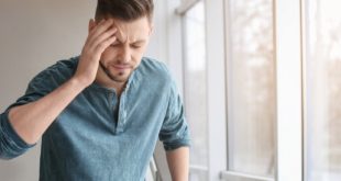 بينها الوسادة.. تعرف على اسباب الصداع النصفي