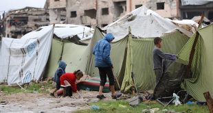 غـ ــزة.. منخفض جوي يفاقم معاناة النازحين وتحذيرات من انهيار الخيام