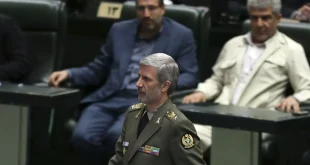 قائد الجيش الإيراني يحذر من استمرار التصعيد ويؤكد حماية البلاد من أي اعتداء