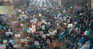 احتجاجات واسعة في لوس أنجلوس ضد إجراءات وكالة الهجرة الأمريكية