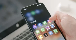 فرنسا تعتزم منع الأطفال دون الـ15 من استخدام شبكات التواصل الاجتماعي