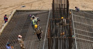 الإعمار: إنجاز 19 مشروعا للطرق و8 محطات للمياه والمجاري بالمدن المحررة